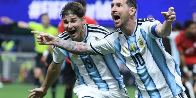 Argentina berhasil lolos ke perempat final.