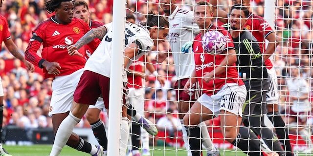 Arsenal cetak gol dari kesalahan kiper MU