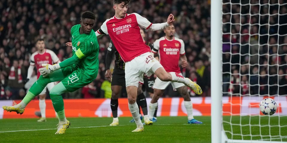 Arsenal mengalahkan RC Lens dengan skor 6-0