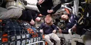 Astronaut Artemis dalam pesawat ruang angkasa