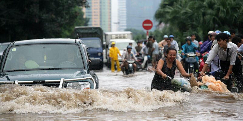 Banjir ganggu transportasi di Hanoi