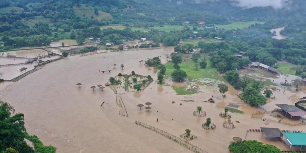 Banjir menggenangi kota Chiang Mai