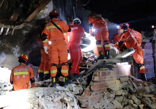 Banyak korban gempa yang hilang