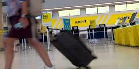 Berbagai Maskapai bantu penumpang Spirit Airlines yang terlantar.