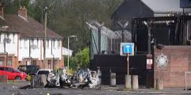 Bom Mobil di Kantor Polisi di Belfast