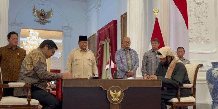 Presiden Prabowo Subianto menyaksikan penandatanganan MoU Pengembangan Proyek Hunian 1 Juta Unit, di Istana Merdeka, Jakarta, Rabu, (8/1/2024). 