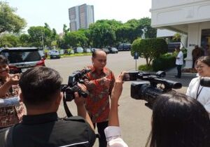 Menteri Komunikasi dan Informatika, Budi Arie Setiadi datang ke Istana untuk menghadiri Rapat Terbatas bersama Presiden Joko Widodo, Senin (25/9/2023). Dikabarkan membahas Tiktok Shop