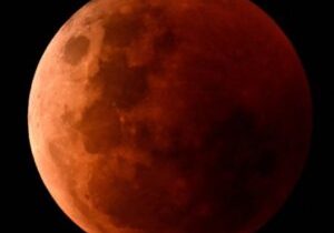 Ilustrasi gerhana bulan. Gerhana bulan sebagian (GBS) diprediksi akan terjadi pada Minggu, 29 Oktober 2023 atau bertepatan dengan 14 Rabiulakhir 1445 H.


