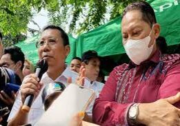 Kepala Bapanas Arief Prasetyo Adi dan Direktur Utama Perum Bulog Budi Waseso saat ditemui di Pasar Kramat Jati, Jakarta Timur, Jumat (17/3/2023)

