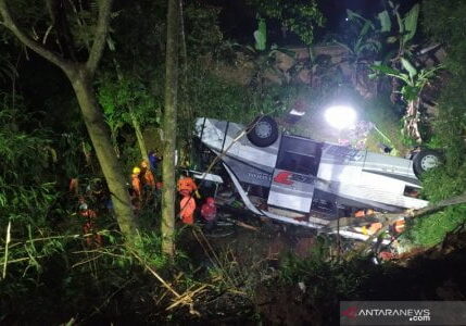 Bus mengalami kecelakaan di Kabupaten Sumedang, Jawa Barat