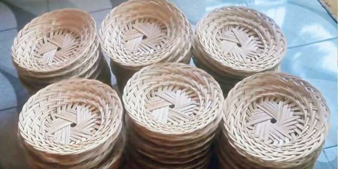 Piring dari bahan bekas pelepah lontar