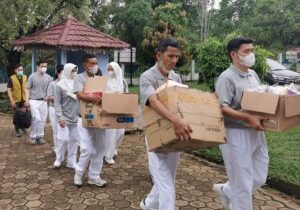 Komunitas Relawan Tzu Chi APP Sinar Mas Regional Sumatera Selatan kunjungi Panti Jompo Harapan Kita