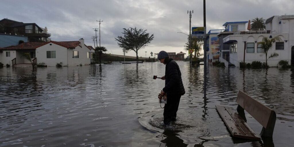 California Tersiksa Hujan Yang Deras