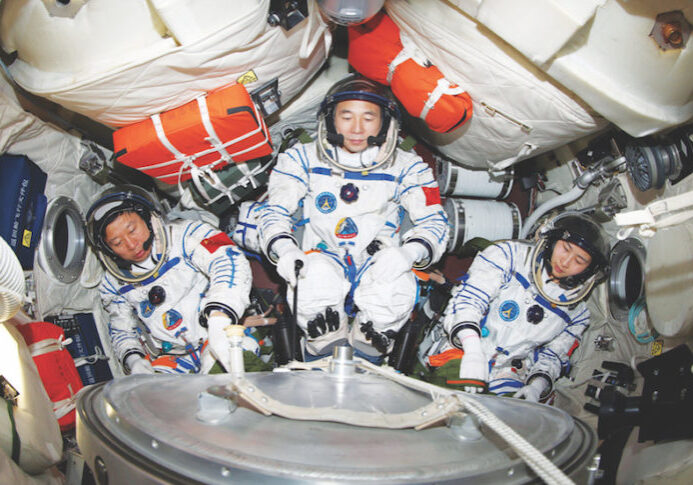 3 Astronot Ke Stasiun Luar Angkasa