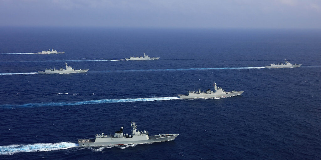 China Kerahkan Kapal Perang