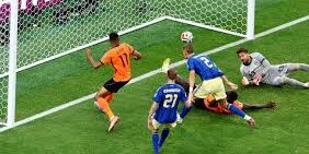 Cody Gakpo dari Belanda cetak gol ke gawang Swedia