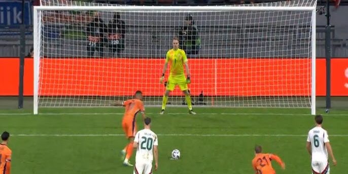 Cody Gakpo eksekusi penalty ke gawang Hungaria