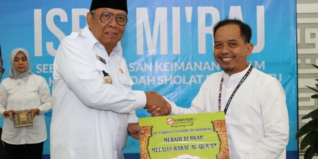 Wakafkan Ratusan Mushaf Al-Quran

