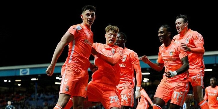 Coventry kembali ke Liga Premier setelah 25 tahun
