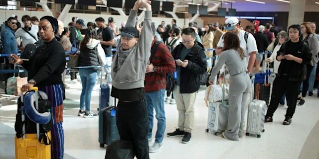 Dampak pengurangan penerbangan di AS, tekanan buat penumpang