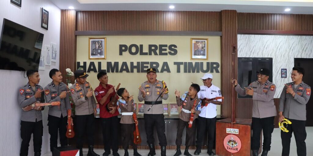 Kapolres Halmahera Timur Polda Maluku Utara AKBP H. Hidayatullah, S.H, S.I.K bersama Tim Yanger Polres Halmahera Timur di Mapolres Halmahera Timur, Provinsi Maluku Utara, Jumat (17/01/2025).