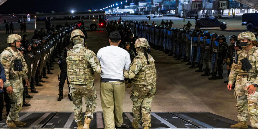 Deportasi Migran Venezuela Ditunda
