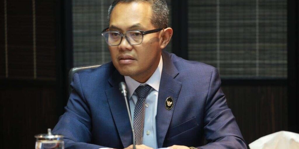 Deputi Bidang Koordinasi Kedaulatan Maritim dan Energi, Kementerian Koordinator Bidang Kemaritiman dan Investasi (Kemenko Marves), Jodi Mahardi, Kamis (5/10/2023) di Jakarta mengatakan bahwa keberhasilan Indonesia meluncurkan sovereign blue bond akan jadi cetak biru bagi negara pulau dan kepulauan. 