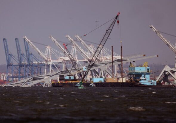 Derek untuk bersihkan puing Jembatan Baltimore