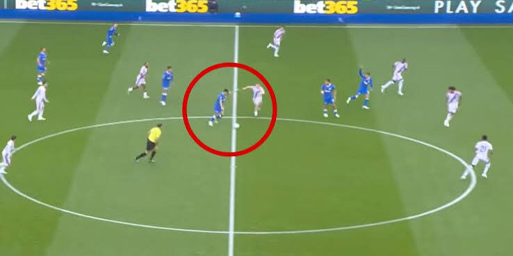 Diego Gomez cetak gol dari garis tengah lapangan