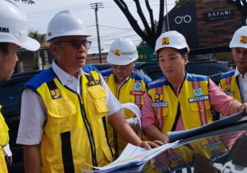 Dirjen Binamarga PUPR,Hedy Rahadian (dua dari.kiri) saat kunjungan kerja di Jawabarat. Ia memastikan jalan tol terpanjang di Indonesia, Tol Gedebage-Tasikmalaya-Cilacap (Getaci) akan segera terealisasi. 