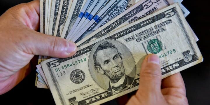Dolar AS menguat di Asia