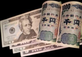 Dolar  stabil, Yen tertahan