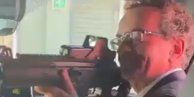 Dubes UK todongkan senjata ke staf