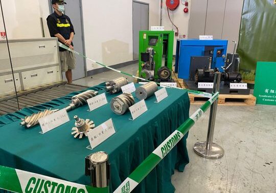 Emas dilebur dalam bentuk komponen spare-parts