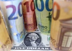 Euro Stabil, Dolar Melemah