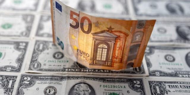 Euro menguat, Dolar AS tertekan