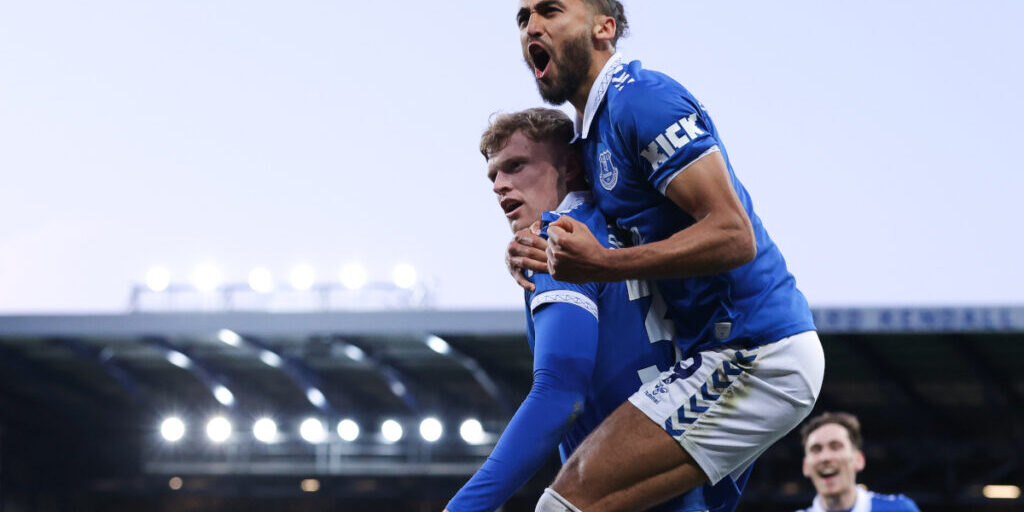 Everton mengalahkan Liverpool 2-0