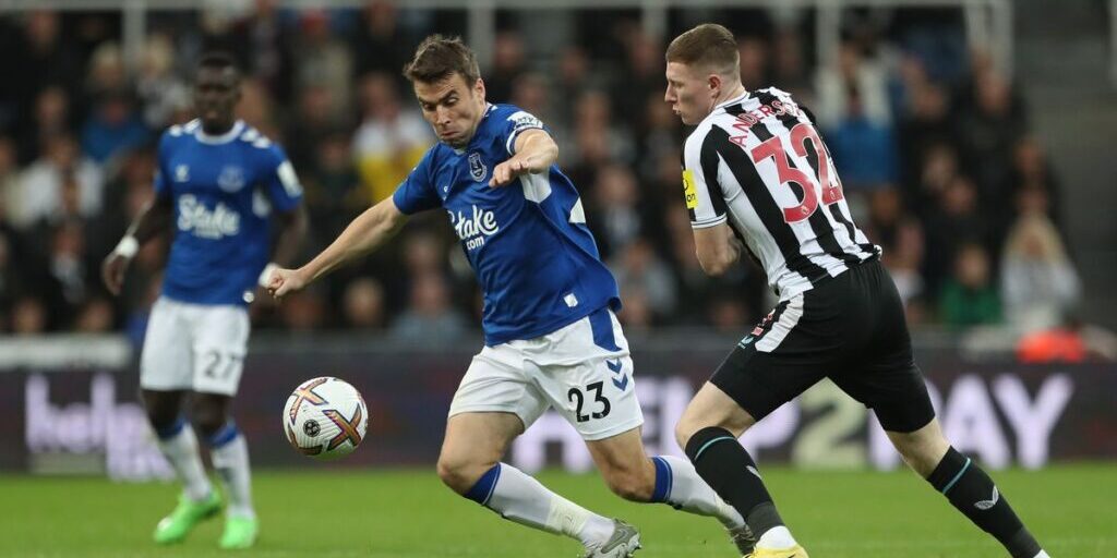 Everton mengalahkan Newcastle 3-0