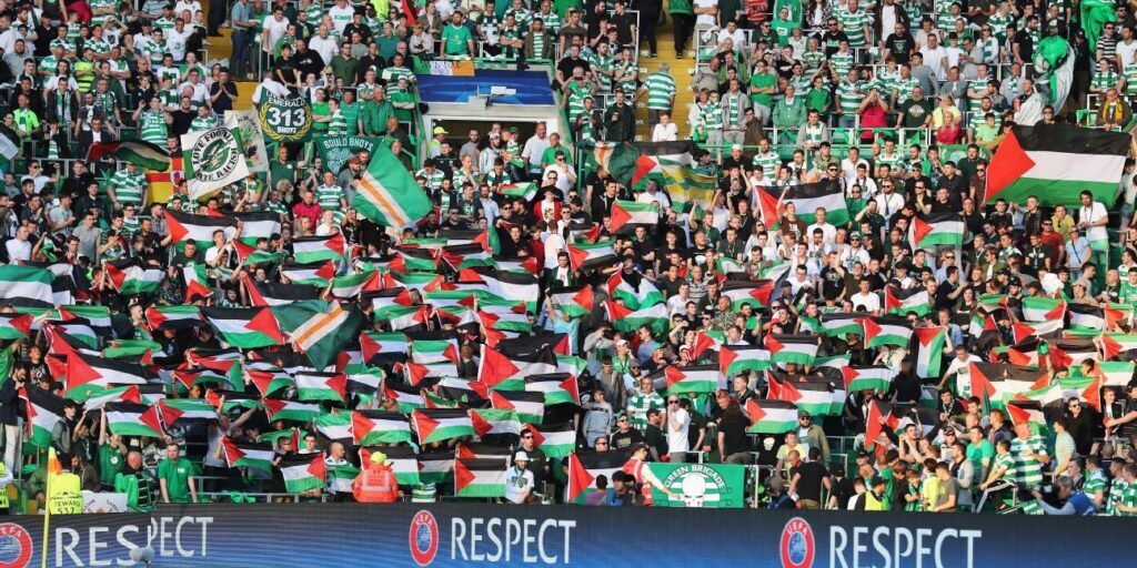 Fans Celtic kebarkan bendera Palestina