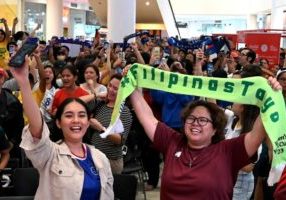 Fans Filipina rayakan kemenangan bersejarah