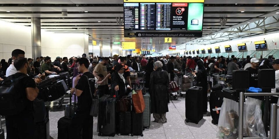 Gangguan Check-in di bandara Eropa akibat peretasan