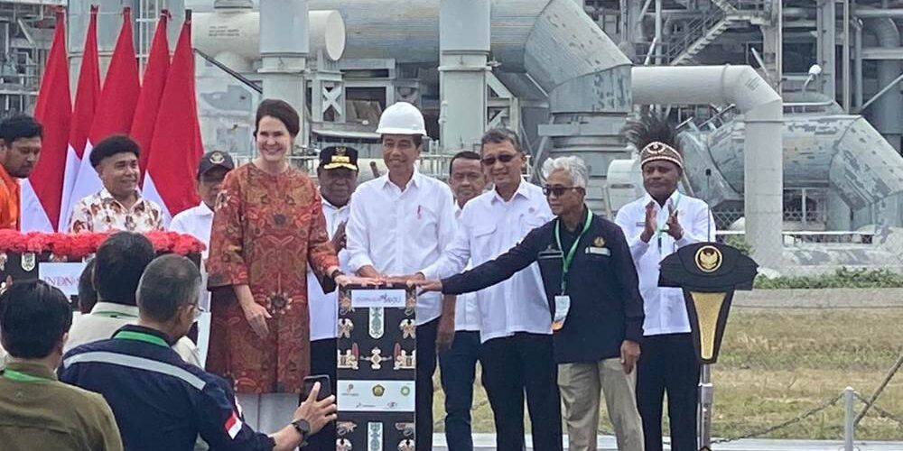 Presiden Jokowi meresmikan Proyek Strategis Nasional (PSN) Tangguh Train 3 lapangan gas Tangguh, Teluk Bintuni, Papua Barat, Jumat (24/11/2023).

