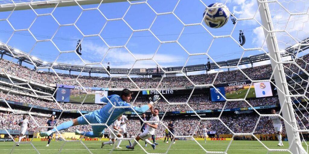 Gawang Real Madrid kebobolan 4 gol tanpa balas