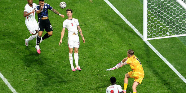 Gol Argentina di menit akhir pertandingan melawan Inggris