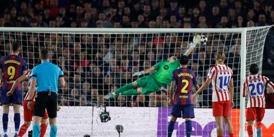 Gol Atletico Madrid ke gawang Barcelona