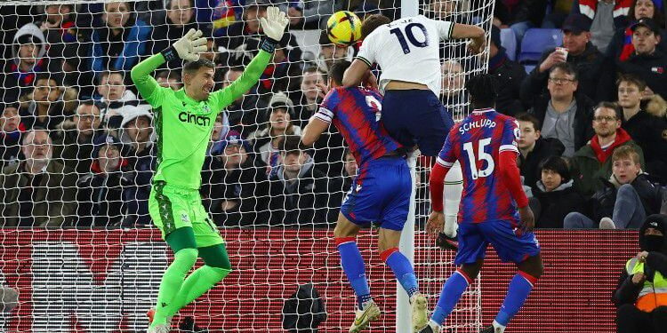 Gol Harry Kane dengan sundulan ke gawang Crystal Palace