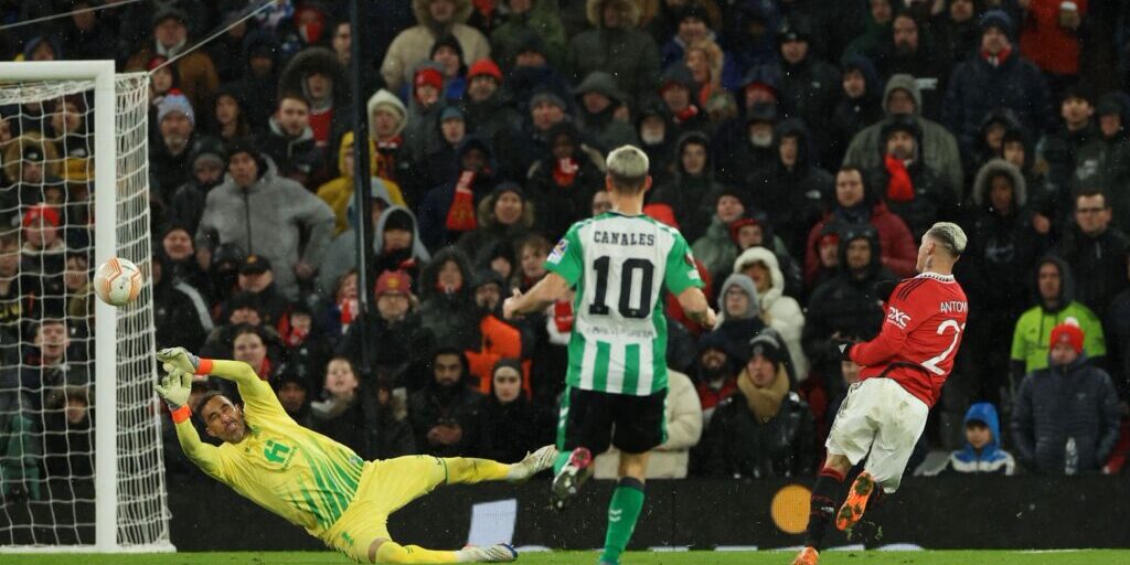 Gol Manchester United ke gawang Real Betis