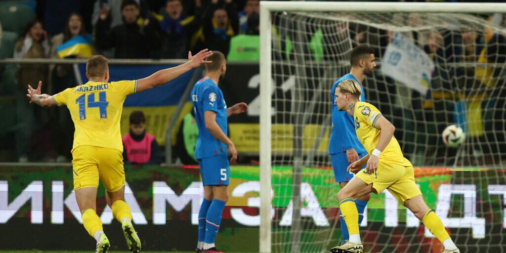 Gol Ukraina ke gawang Islandia