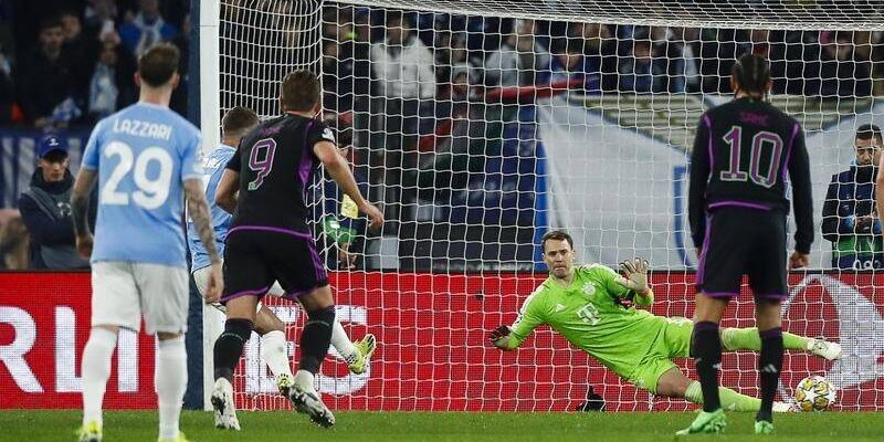 Gol penalty Lazio ke gawang Bayern