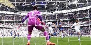 Gol sundulan Enzo Fernandez ke gawang Leeds